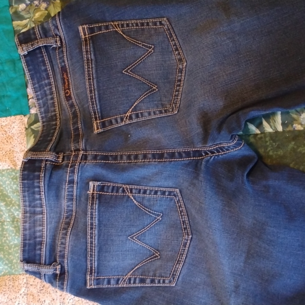 Wrangler Women's Q-Baby Plus Size Mid Rise Boot Cut Ultimate Riding Jean